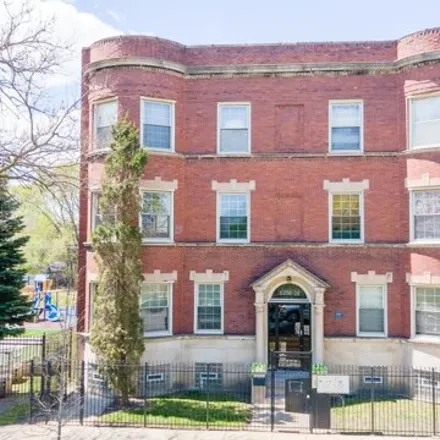 Buy this 4 bed condo on 5336-5338 South Prairie Avenue in Chicago, IL 60637