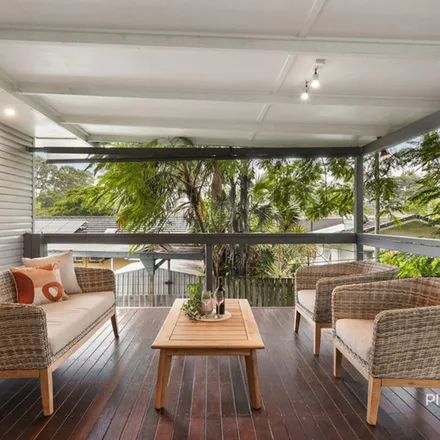 Rent this 3 bed apartment on 4 Lymm Street in Mount Gravatt East QLD 4122, Australia