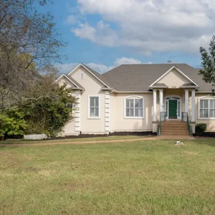 Buy this 3 bed house on 1108 Abbey Road in Maury County, TN 38401