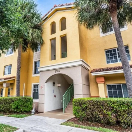 Buy this 2 bed condo on 6580 Old Farm Trail in Palm Beach County, FL 33437