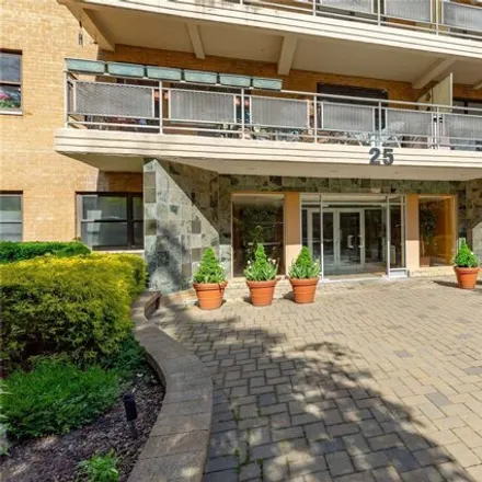 Buy this studio apartment on 25 Park Place in Village of Great Neck Plaza, NY 11021