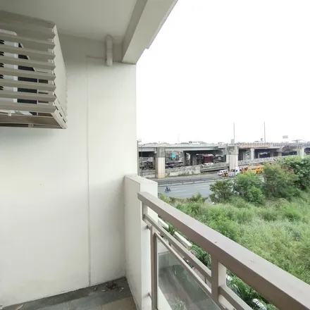 Image 4 - Fairway Terraces Tower, South Luzon Expressway, Barangay 183, Pasay, 1309 Metro Manila, Philippines - Apartment for rent