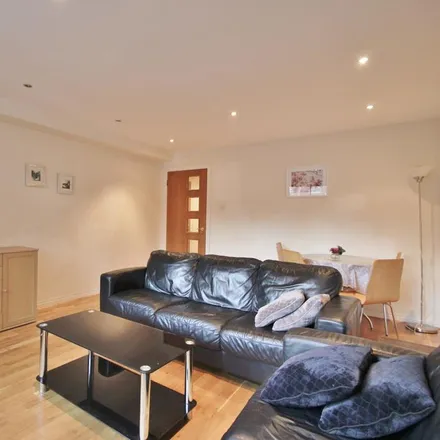 Image 2 - Balmoral House, 45 Windsor Way, London, W14 0UE, United Kingdom - Apartment for rent