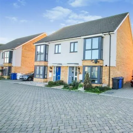 Buy this 4 bed duplex on Bredle Way in Aveley, RM15 4ES