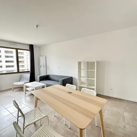 Rent this 3 bed apartment on 257 Cours de l'Argonne in 33000 Bordeaux, France