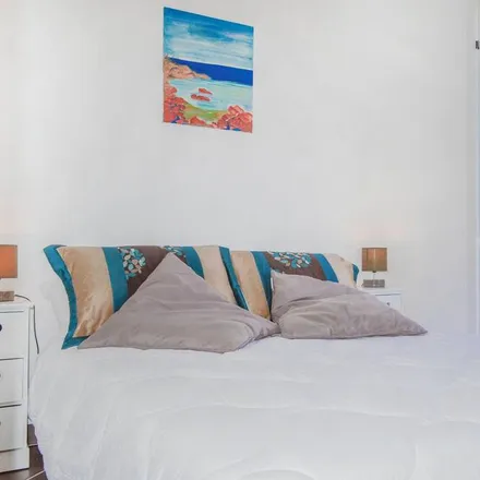 Rent this 2 bed house on Bonifacio / Bunifaziu in Pian Di Capello, Avenue Charles de Gaulle