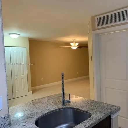 Image 7 - S-36, Northwest 39th Street, Lauderdale Lakes, FL 33309, USA - Condo for rent