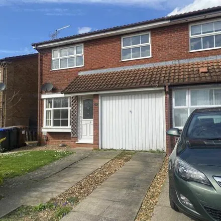 Rent this 3 bed duplex on Shedfield Way in Collingtree, NN4 0SD