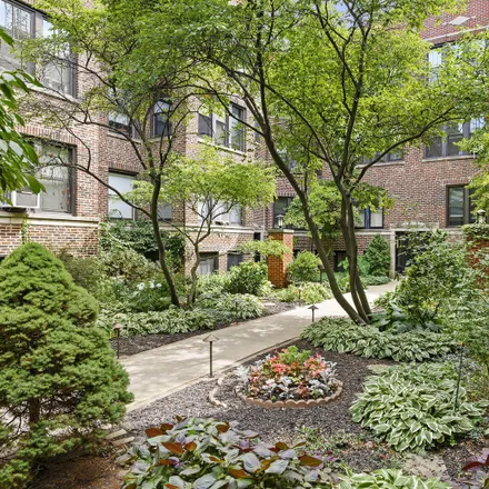 Image 3 - 735 West Brompton Avenue, Chicago, IL 60657, USA - House for sale