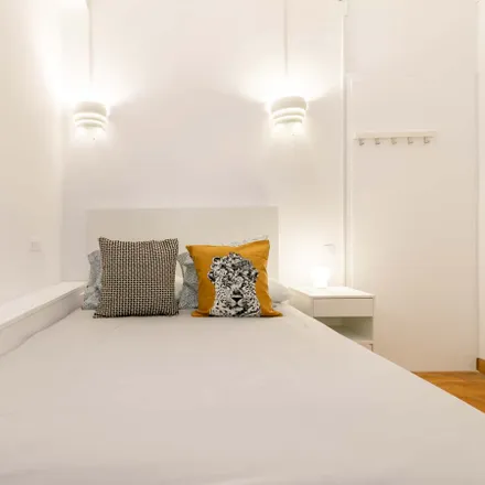 Rent this 6 bed room on Carrer del Rosselló in 220, 08001 Barcelona