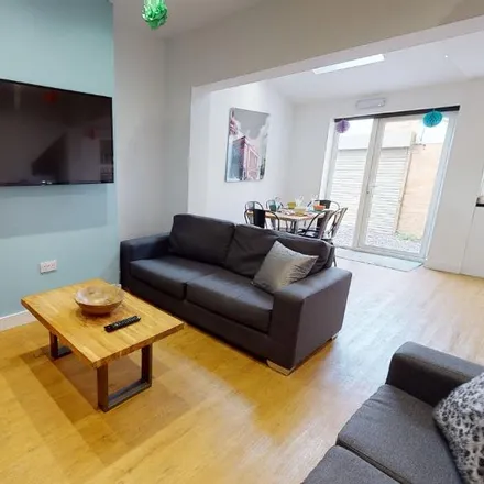 Rent this 6 bed duplex on 46 Lace Street in Nottingham, NG7 2JL