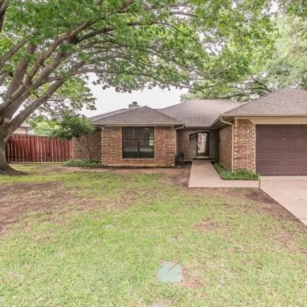 Buy this 3 bed house on 1046 Glenn Drive in Euless, TX 76039