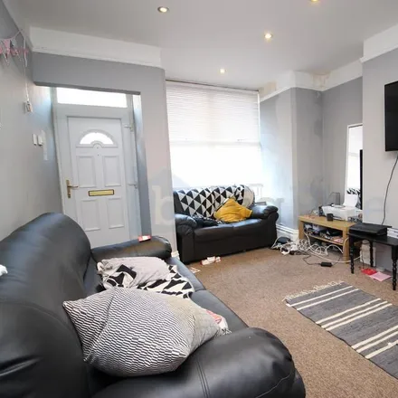 Rent this 6 bed townhouse on Brudenell Street in Leeds, LS6 1EX