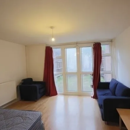 Rent this 4 bed apartment on 105 Nicholay Road in London, N19 3XY