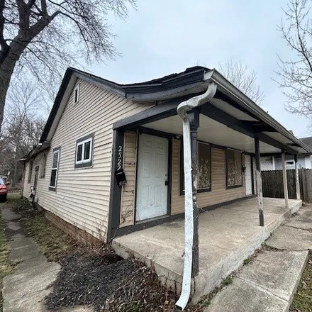 Image 3 - 2522 East 16th Street, Indianapolis, IN 46201, USA - House for sale