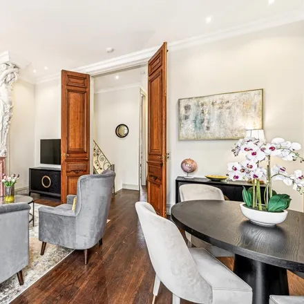 Rent this 2 bed apartment on 11 Ovington Square in London, SW3 1LH