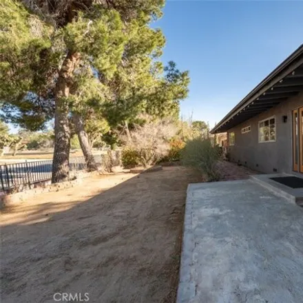 Image 6 - 7734 Fox Trail, Yucca Valley, CA 92284, USA - House for sale