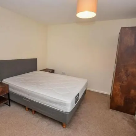 Image 5 - Park Rise, Seymour Grove, Gorse Hill, M16 0PF, United Kingdom - Apartment for rent