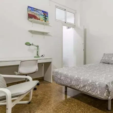 Rent this 11 bed room on Gran Via del Marqués del Túria in 46, 46005 Valencia