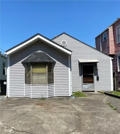 Image 1 - 8231 Hickory Street, New Orleans, LA 70118, USA - House for sale