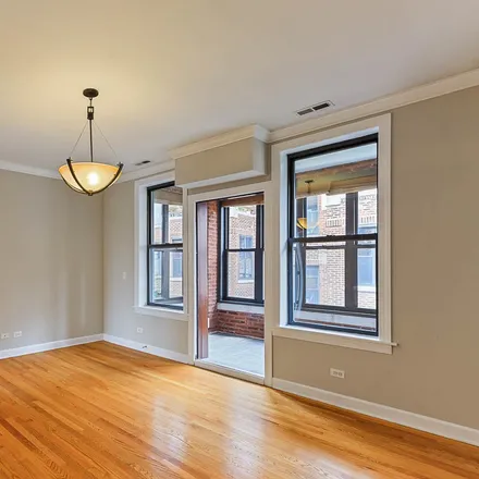 Image 4 - 3456 North Elaine Place, Chicago, IL 60657, USA - House for sale