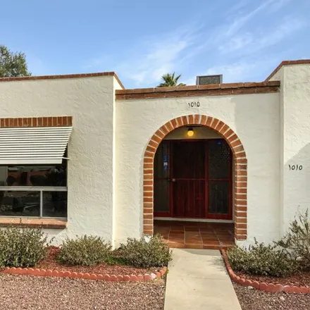 Buy this 2 bed house on 1024 North Via Primavera in Tucson, AZ 85710