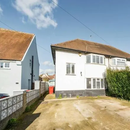 Buy this 3 bed duplex on Marina Way in Slough, SL1 5NS