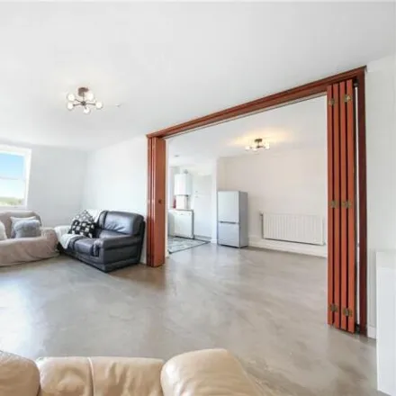 Rent this 3 bed room on 30 Highbury Place in London, N5 1QP