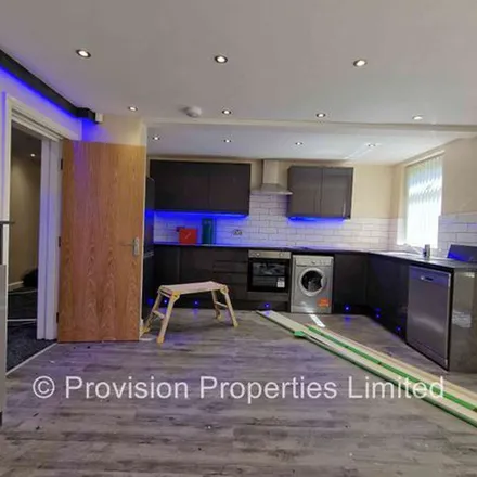 Image 1 - Cliff Road, Leeds, LS6 2BF, United Kingdom - Apartment for rent