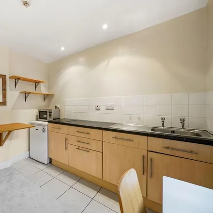 Rent this studio apartment on 69 Inverness Terrace in London, W2 3JU