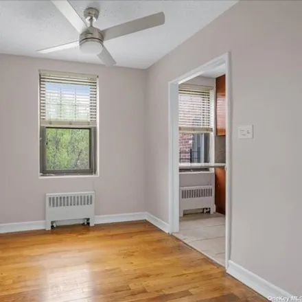 Image 6 - 70-39 Park Drive East, New York, NY 11367, USA - Condo for sale