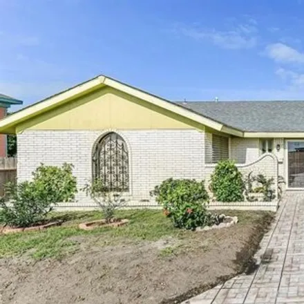 Buy this 3 bed house on 1138 Avenue M ½ in Galveston, TX 77550