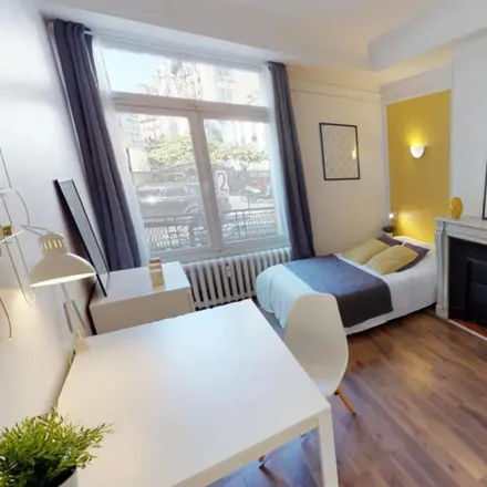 Rent this 4 bed room on 42 Rue de la Pompe in 75116 Paris, France