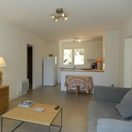 Rent this 3 bed apartment on Centre d'incendie et de secours de Bormes-Le Lavandou in Chemin Velo de Barque, 83230 Bormes-les-Mimosas
