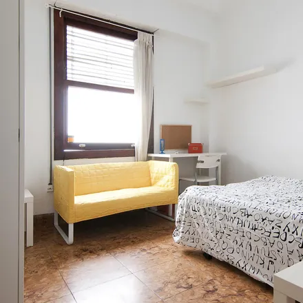Rent this 6 bed room on Carrer de Sant Vicent Màrtir in 24, 46002 Valencia