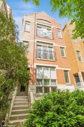 Buy this 2 bed condo on 3728 North Kenmore Avenue in Chicago, IL 60613