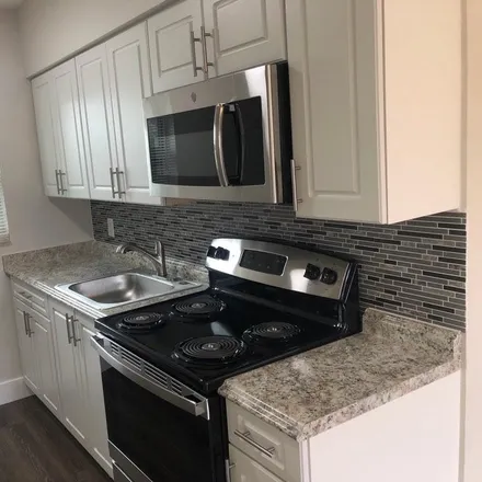 Rent this studio apartment on Burger King in Federal Highway, Hollywood