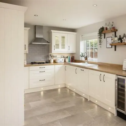 Image 5 - Chestnut Drive, Leeds, LS16 7TL, United Kingdom - House for sale