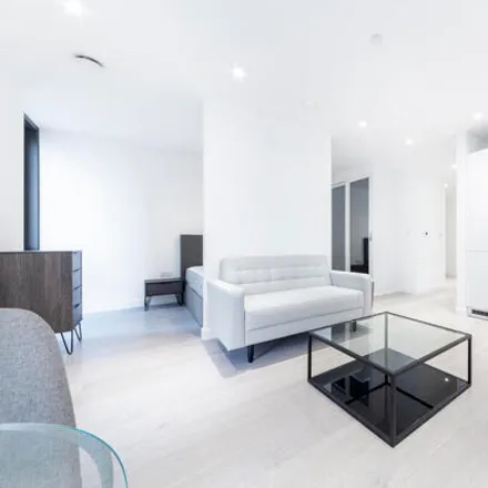 Image 3 - East Tower, 3 City North Place, London, N4 3FS, United Kingdom - Loft for rent