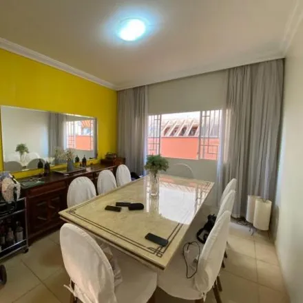 Rent this 3 bed house on Rua Martin Luther King in Petrópolis, Londrina - PR