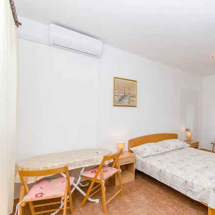 Rent this studio apartment on 21410 Općina Postira