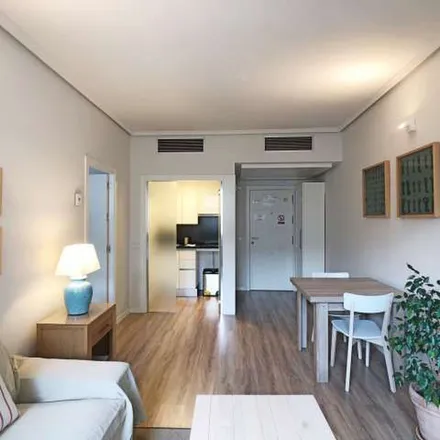 Image 4 - Parroquia San Dámaso, Calle de Mauricio Legendre, 10, 28036 Madrid, Spain - Apartment for rent