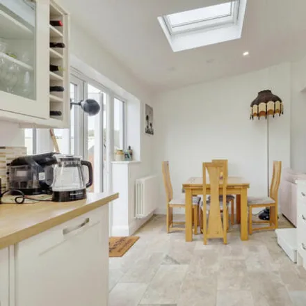 Image 3 - Stonehill Road, Mountdale Gardens, Leigh on Sea, SS9 4AP, United Kingdom - Duplex for sale
