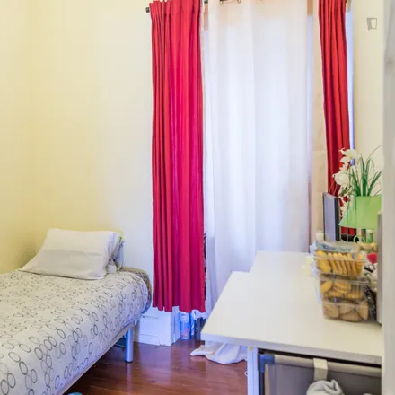 Rent this 7 bed room on Pizza Hut in Avenida João XXI, 1000-081 Lisbon