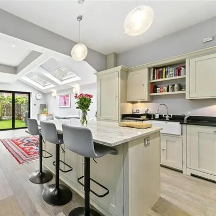 Image 2 - 14 Bexhill Road, London, SW14 7NF, United Kingdom - Townhouse for sale