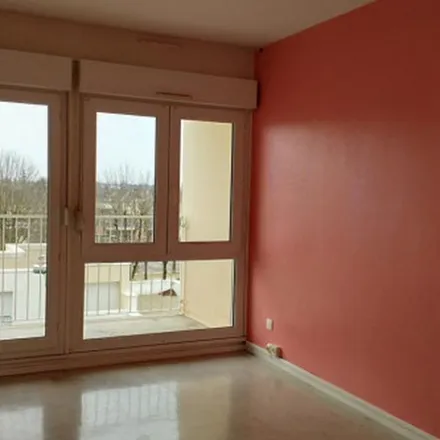 Rent this 4 bed apartment on Repair Café de l'Aube in Rue des Frères Berthaut, 10420 Les Noës-près-Troyes