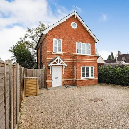 Rent this 4 bed house on East Common in Gerrards Cross, SL9 7AD