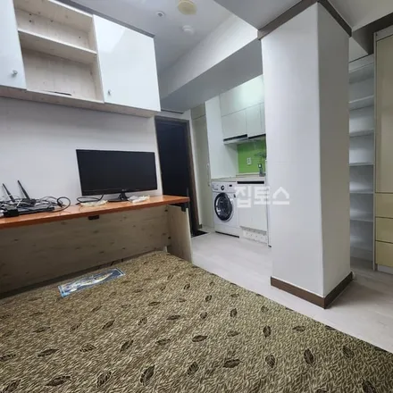 Rent this studio apartment on 서울특별시 강남구 도곡동 947-11