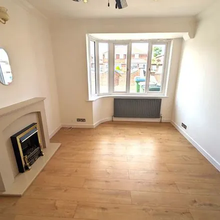 Rent this 5 bed duplex on Bedonwell Road in London, DA17 5PF