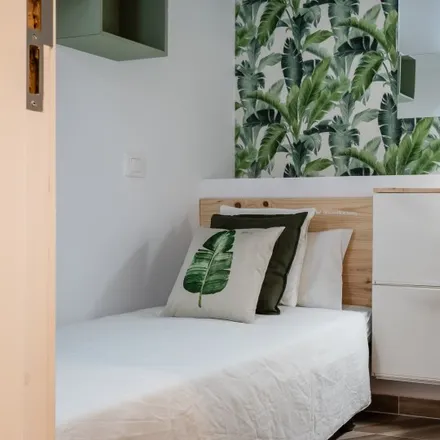 Rent this 5 bed room on Carrer de Balmes in 143, 08001 Barcelona